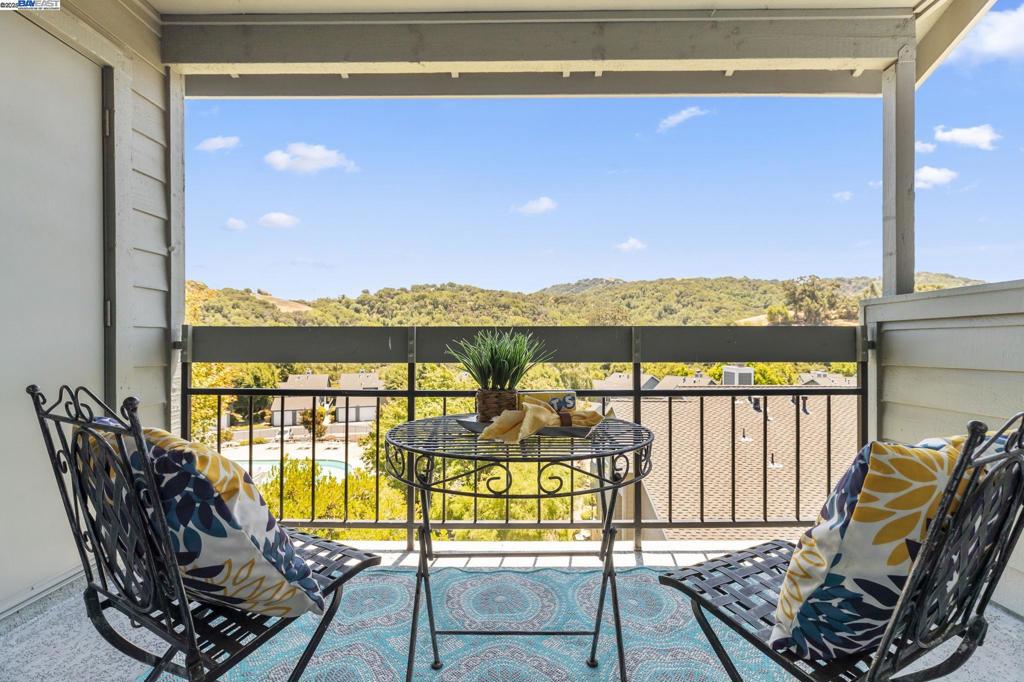 CANYON MEADOWS - Residential