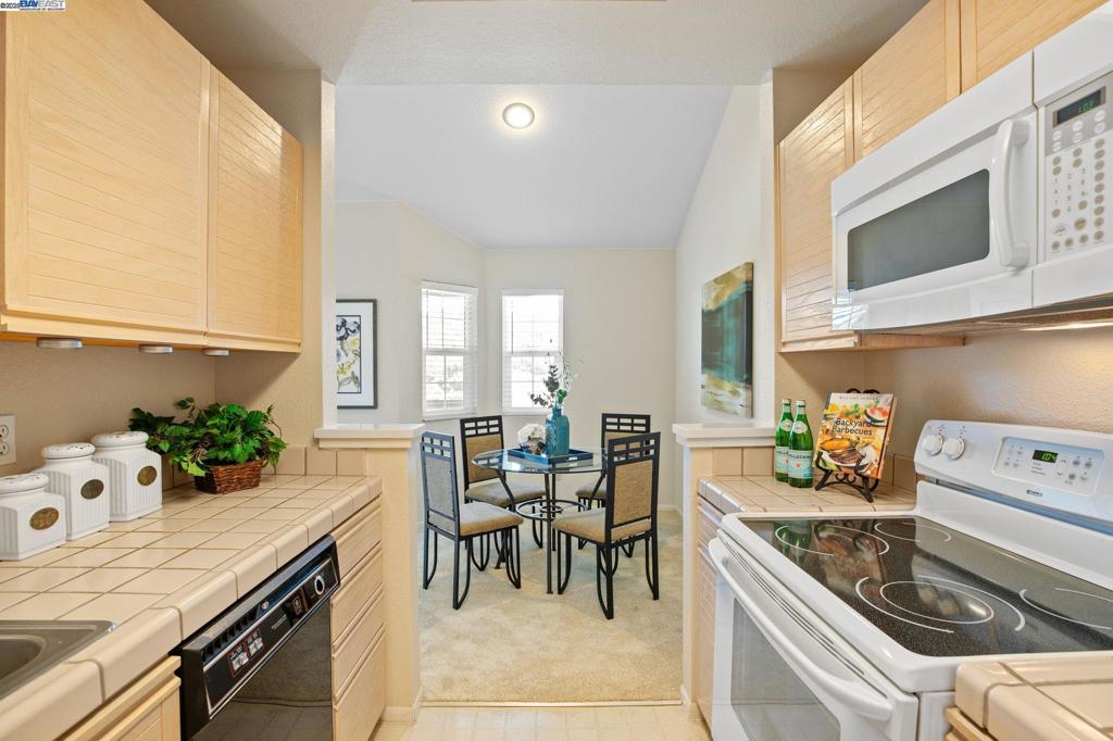 CANYON MEADOWS - Residential