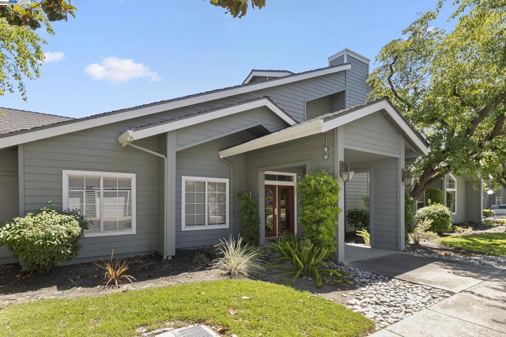 CANYON MEADOWS - Residential