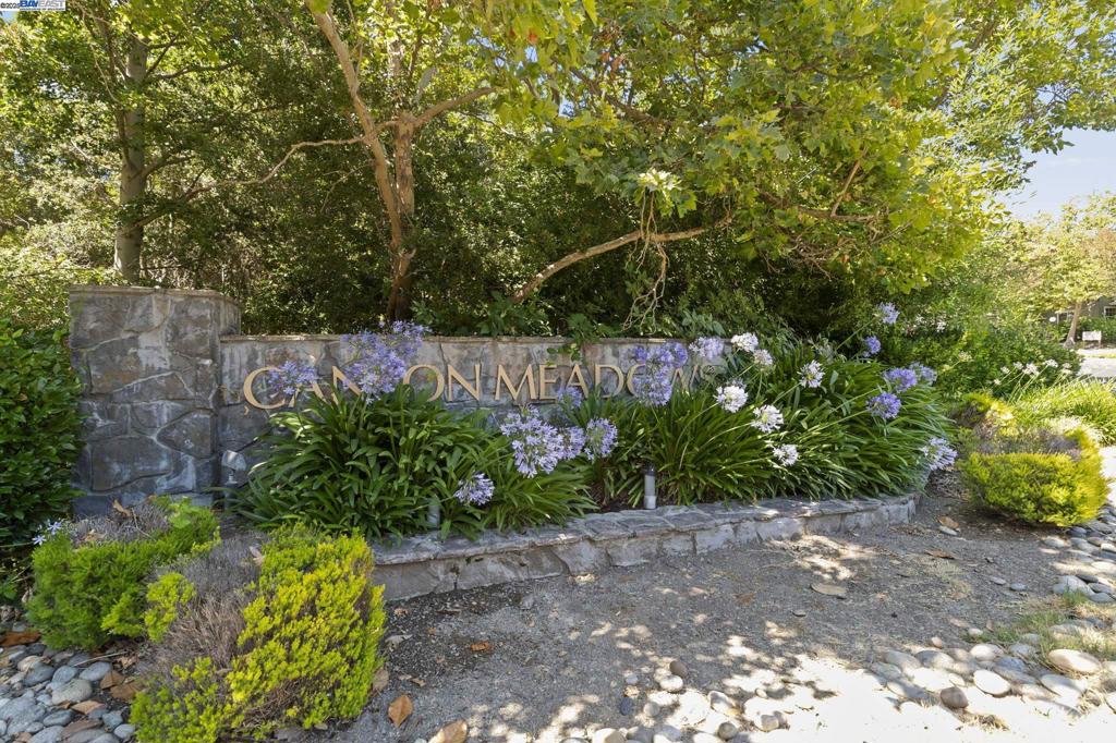 CANYON MEADOWS - Residential