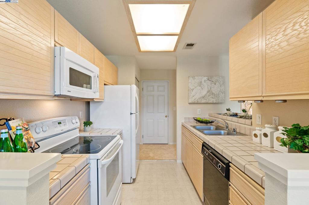 CANYON MEADOWS - Residential