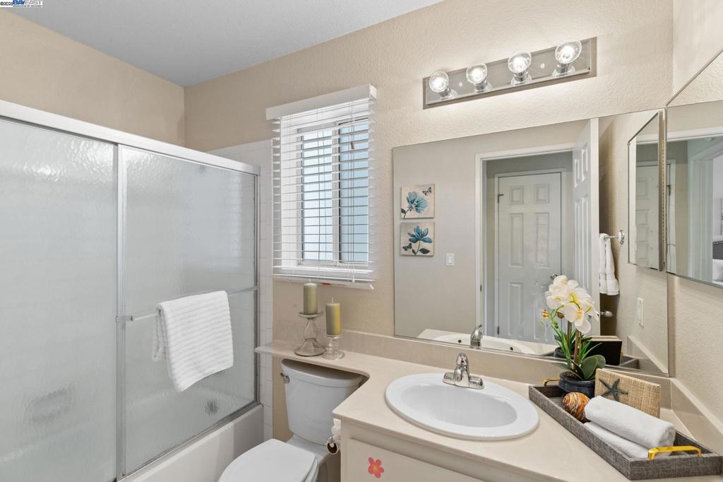 CANYON MEADOWS - Residential