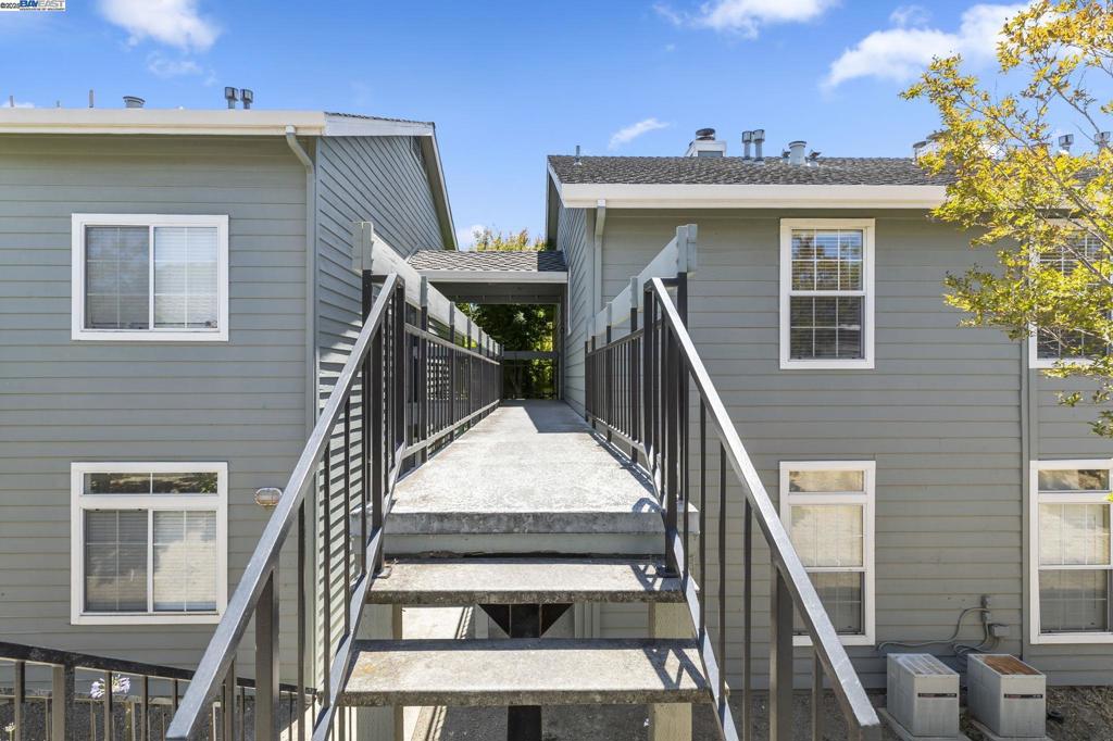 CANYON MEADOWS - Residential