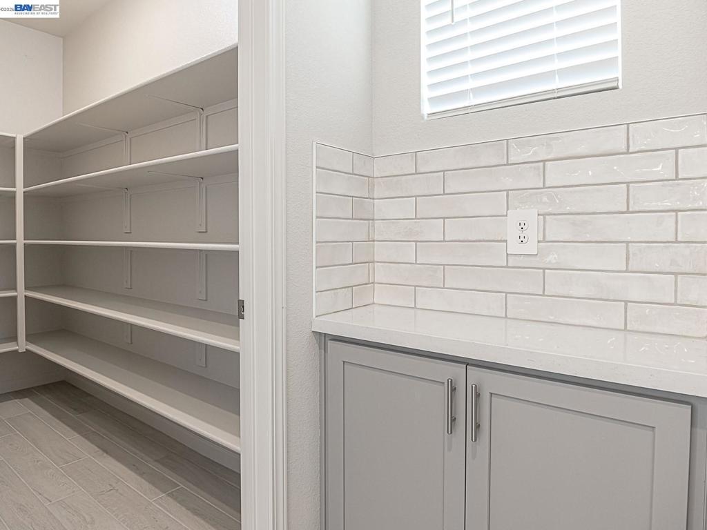 671 671 Channel Circle