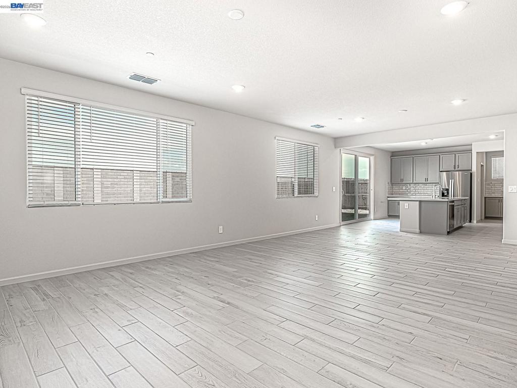 671 671 Channel Circle