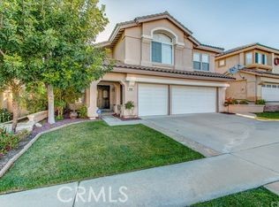 FABULOUS NEIGHBORHOOD, THIS LARGE 2 STORY, 4 BR, 3 1/2 BATH HOME, IS APPROX. 2,567 SQ. FT, HAS A GREAT OPEN FLOOR PLAN, W/ LG. LIVING ROOM, FAMILY ROOM W/FIREPLACE, & WETBAR. THE VERY LARGE MASTER SUITE HAS A COZY FIREPLACE PLUS DOUBLE WALK IN CLOSETS . THE OVERSIZED MASTER BATH HAS AS TUB & WALK IN SHOWER . THERE IS A LARGE LOFT- CAN BE USED AS AN OFFICE, GREAT FEATURE IS THE LARGRE ISLAND KITCHEN & WALK IN PANTRY.
THE ATTACHED -3 CAR GARAGE HAS LOTS OF BUILT IN CABINETS,
- GREAT VIEW OF THE MOUNTAINS,- HOME NEEDS SOME REPAIR.
THIS IS A GREAT OPPORTUNITY FOR YOUR INVESTOR'S OR BUYER'S