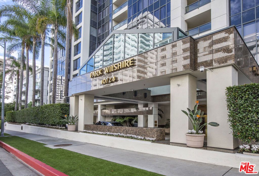 Photo of 10724 Wilshire Boulevard #505, Los Angeles, CA 90024 (MLS # 25621641)