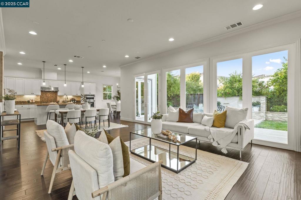 GALE RANCH - Residential