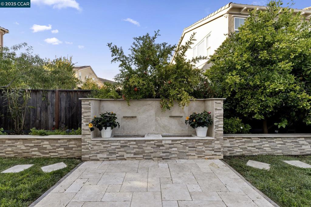 GALE RANCH - Residential