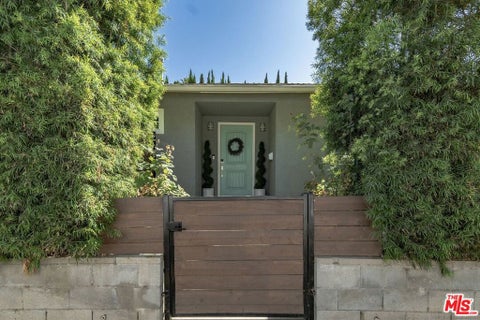Photo of 1500 Fairfield Street, Glendale, CA 91201 (MLS # 26865651)