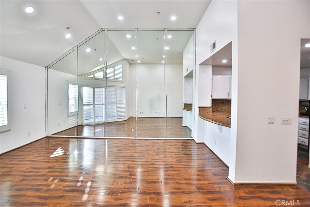 Pierhouse Condos (PRHS) - Residential