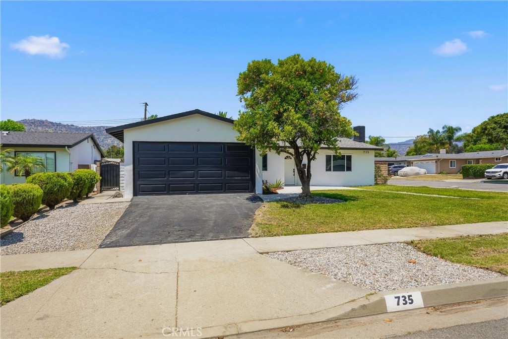 735 W Heber