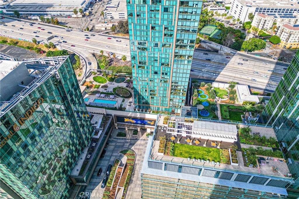 889 Francisco Street 3205