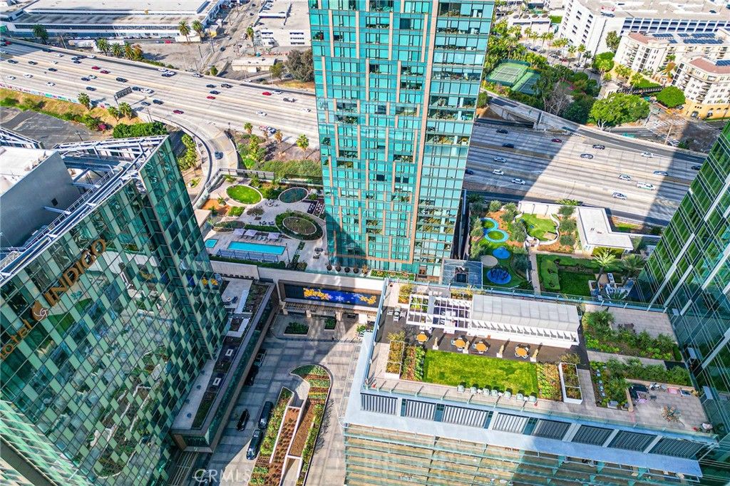 Photo of 889 Francisco Street #3205, Los Angeles, CA 90017 (MLS # AR26023460)