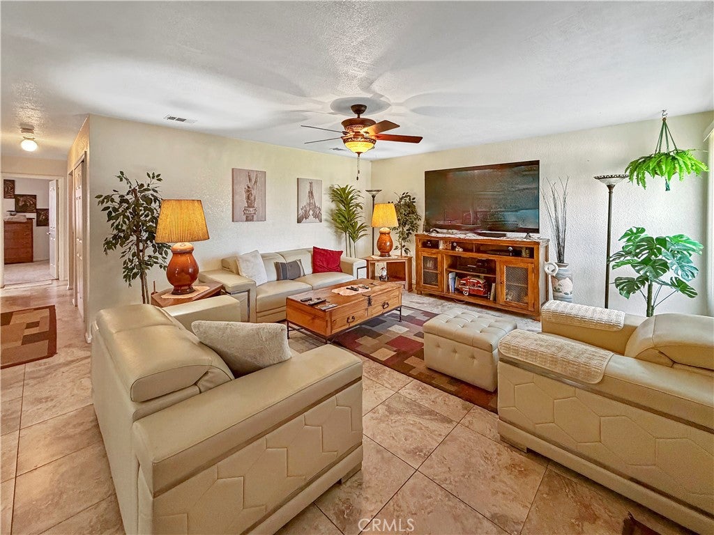 210 E Oasis