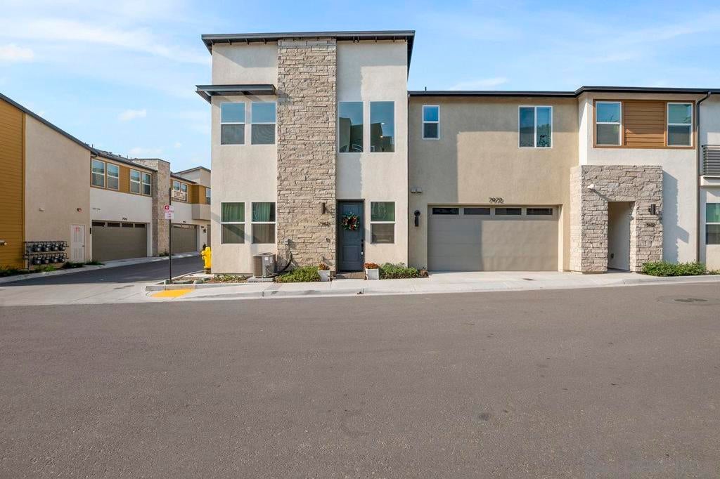 7962 Belluno WAY