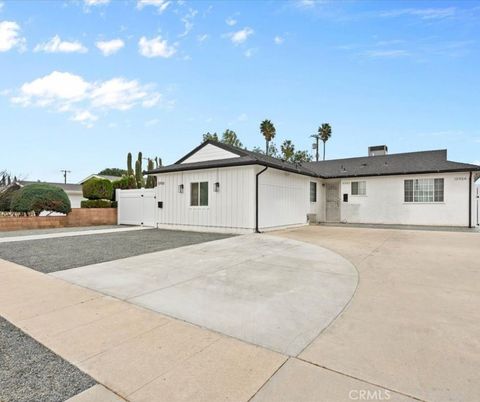 Photo of 15952 Simonds, Granada Hills, CA 91344 (MLS # GD25279547)
