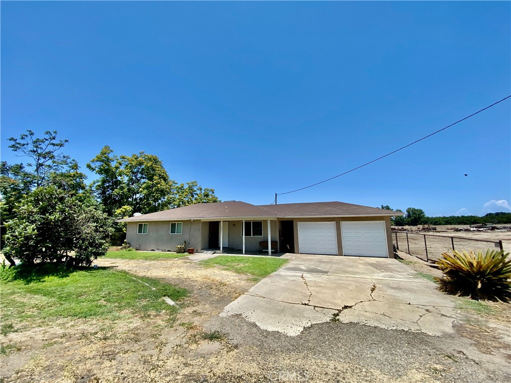 Welcome to country living, this 3 bedroom / 2 bath home is just under half an acre. If you need space for your toys and a place for your horse, this is the home for you. A must see, this will not last long!