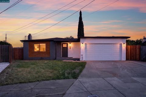 Photo of 58 Coronado Ct Ct, Pittsburg, CA 94565 (MLS # 41131741)