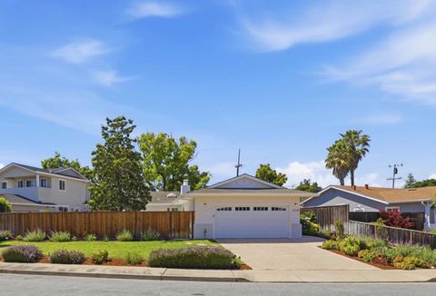 Photo of 3708 Brandy Rock Way, Redwood City, CA 94061 (MLS # ML82047290)