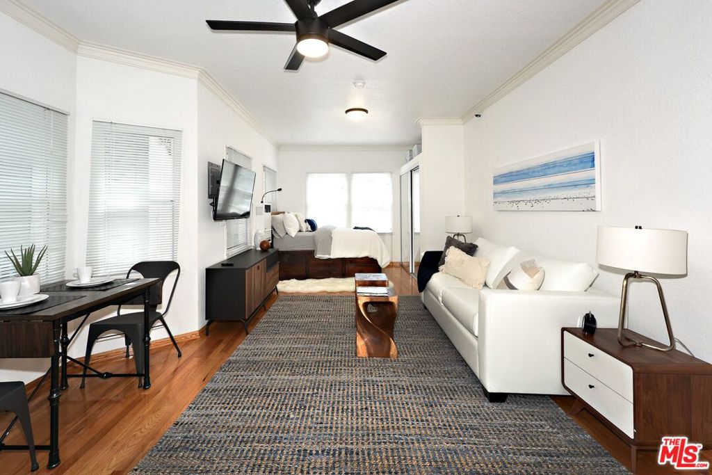This bright, fully furnished Venice Beach studio is a breath of fresh air! Literal steps from the sand, it's your ticket to the ultimate SoCal lifestyle! The cozy yet spacious hideaway is flooded with natural light and designed with style and comfort in mind. Fully furnished with chic, modern touches, it's truly a turnkey spacebut if you prefer to bring your own vibe, we're happy to offer it unfurnished too. The efficient kitchen includes a full-sized fridge and stove, making it easy to whip up anything from beach snacks to sunset dinners. While there's no parking included, who needs it when you're in one of LA's most walkable and bikeable neighborhoods? With the beach at your doorstep, cafes and boutiques around the corner, and the ocean air in your lungs, you'll forget your car even exists. This is an ideal space for anyone looking to soak up Venice's energy while having a quiet, comfortable retreat to come home to. Don't let this one drift away - schedule a tour and feel the Breeze for yourself!