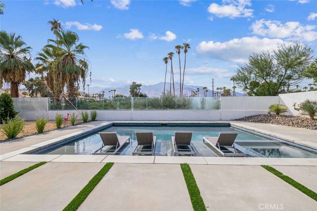 Central Palm Springs (33215) - Residential