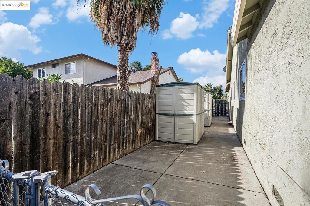 OAKLEY - Residential