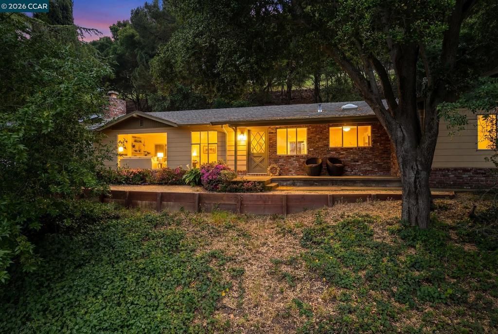 Photo of 6 Lucille Way Way, Orinda, CA 94563 (MLS # 41127408)