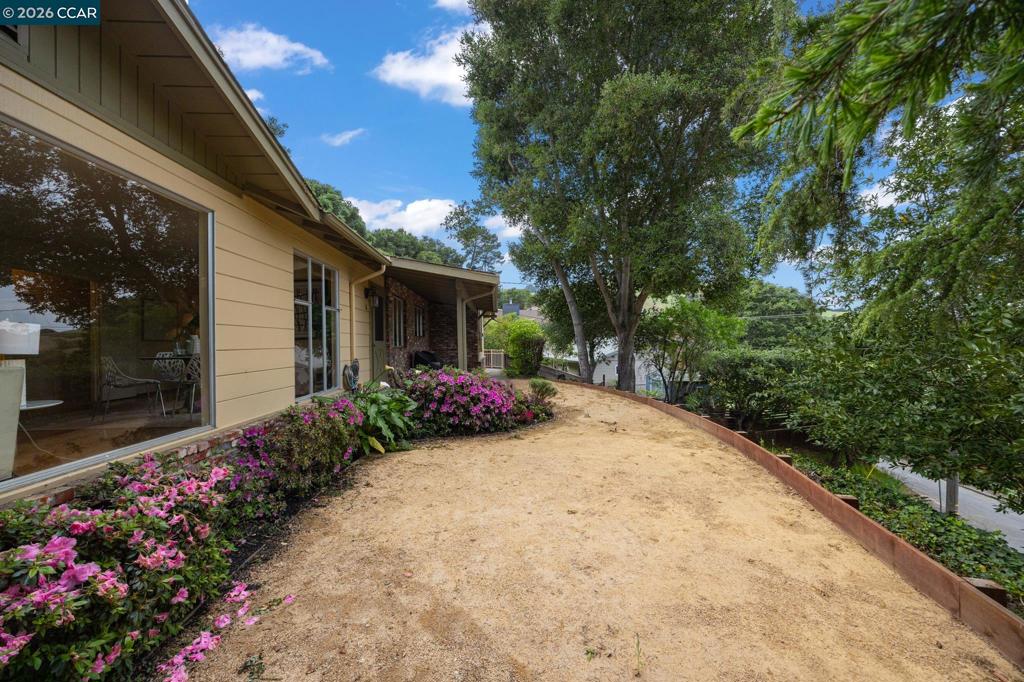 6 Lucille Way