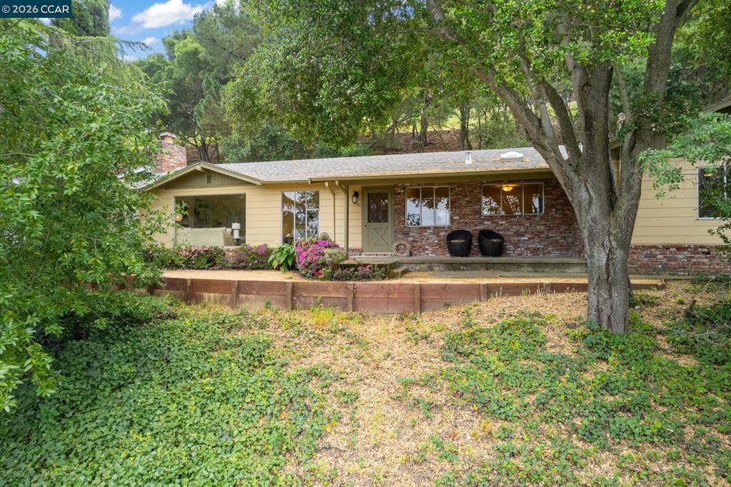 6 Lucille Way