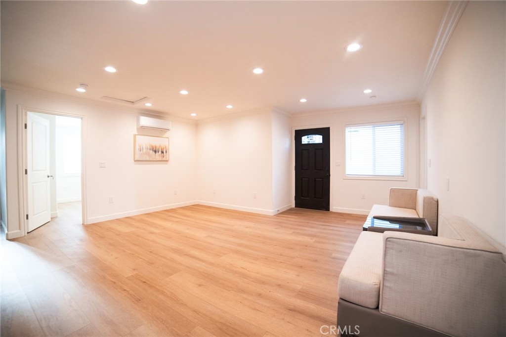 4385 Kingsley Street