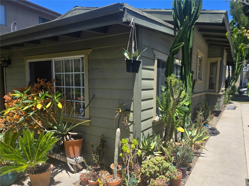 1121 Gladys Avenue