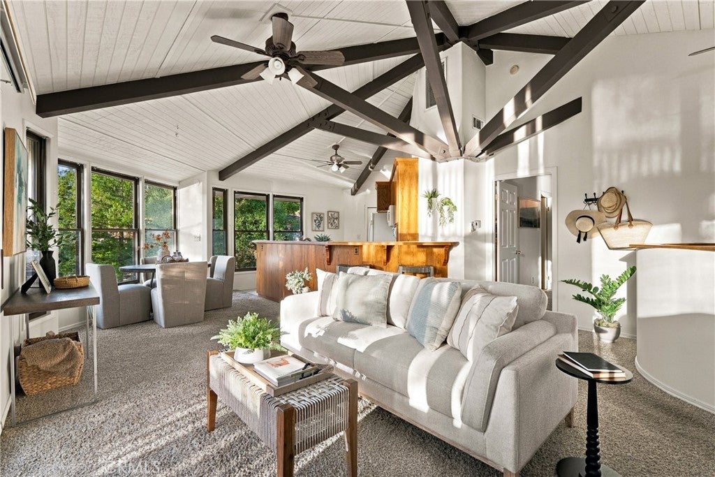 9115 Lake View