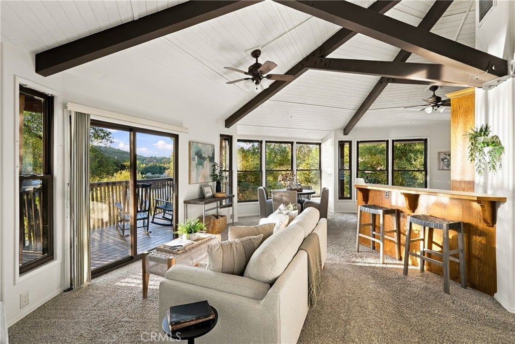 9115 Lake View