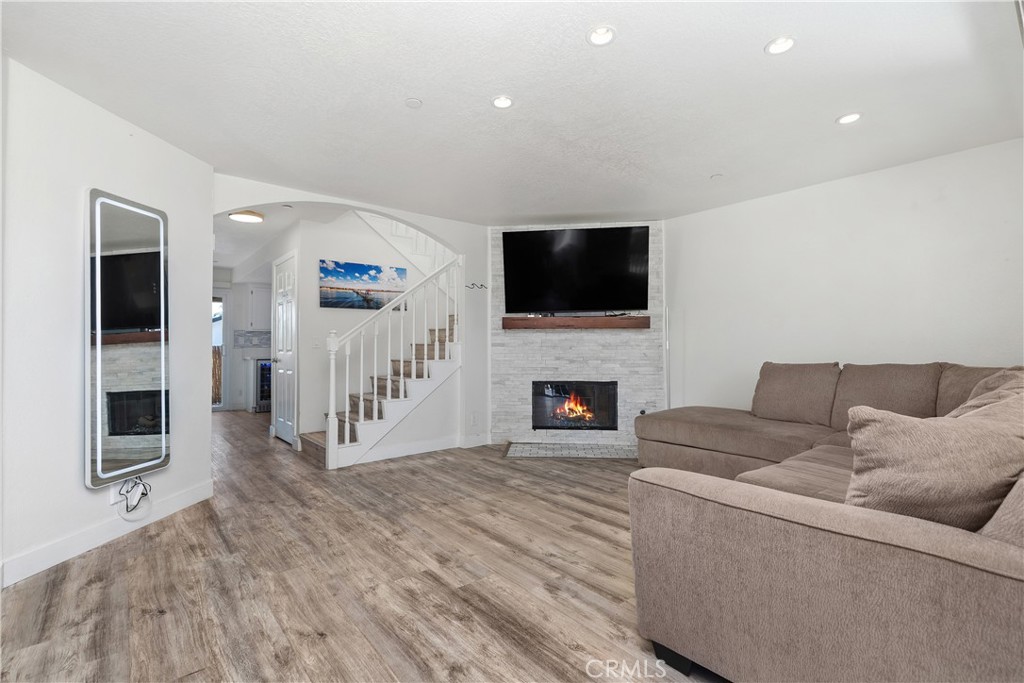 606 Lake Street 22