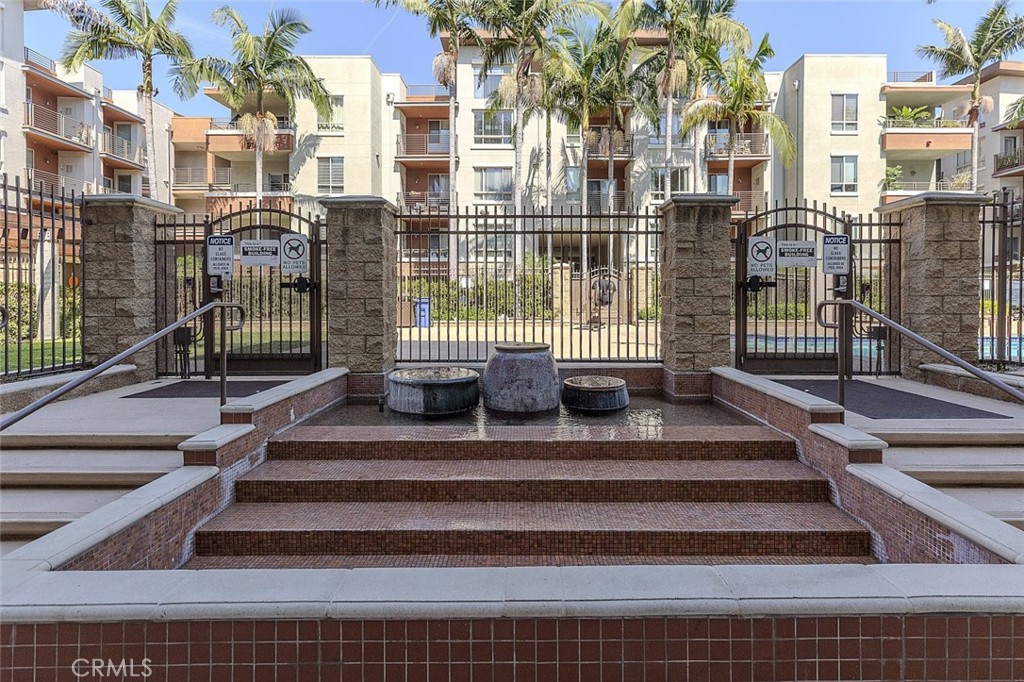 100 S Alameda Street 353