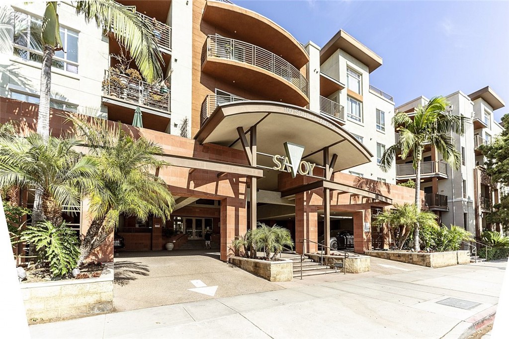 Resort-style living in the heart of the Arts District and Little Tokyo. Welcome to The Savoy, a highly sought-after condo community offering premium amenities and an unbeatable location in Downtown Los Angeles. This spacious 3-bedroom, 2-bathroom unit combines comfort, convenience, and modern design.
Residents of The Savoy enjoy access to a wide range of resort-like amenities, including a heated swimming pool, relaxing spa, state-of-the-art fitness center, business center, conference room, library, and BBQ area. The rooftop deck offers stunning views of the city skyline, perfect for entertaining or unwinding. The community also provides 24-hour security and concierge services for added peace of mind.
Located just minutes from world-class dining, shopping, galleries, and public transportation, this home places you in the center of everything Downtown LA has to offer. Whether you're working from home or exploring the vibrant neighborhood, The Savoy delivers the ideal blend of lifestyle and location.