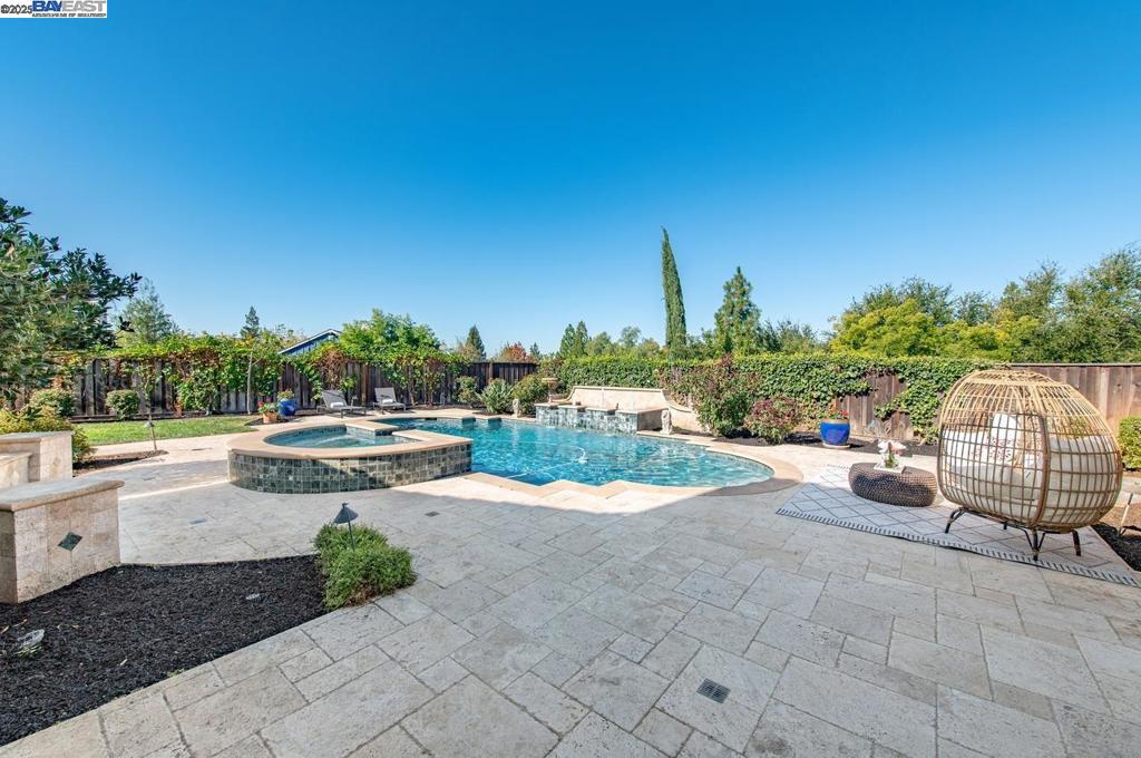 VINEYARD GATE - Residential