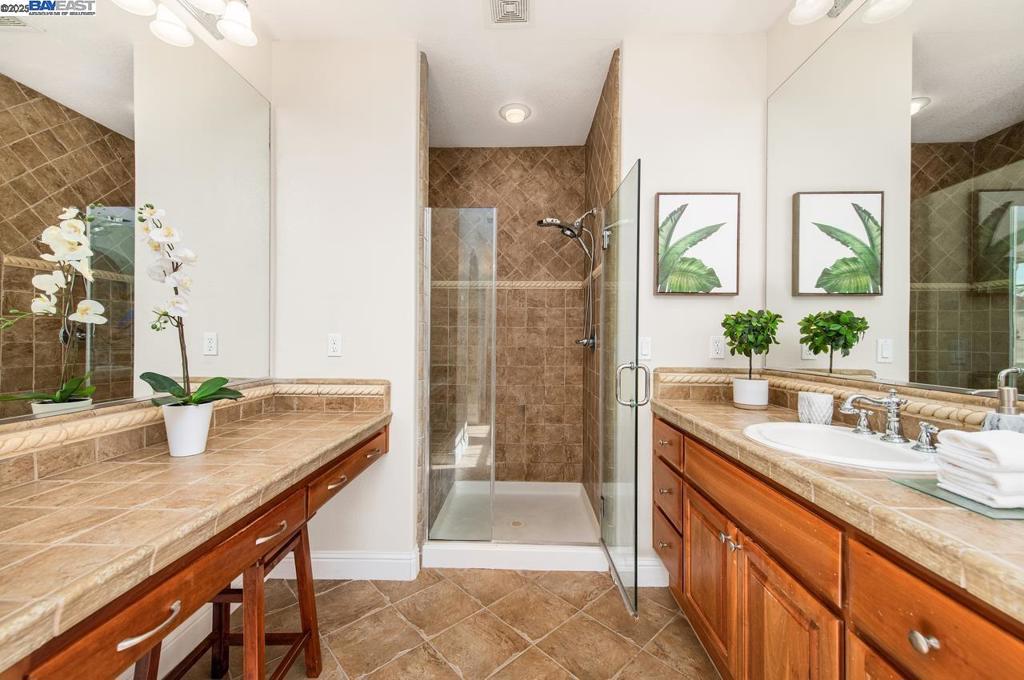 VINEYARD GATE - Residential