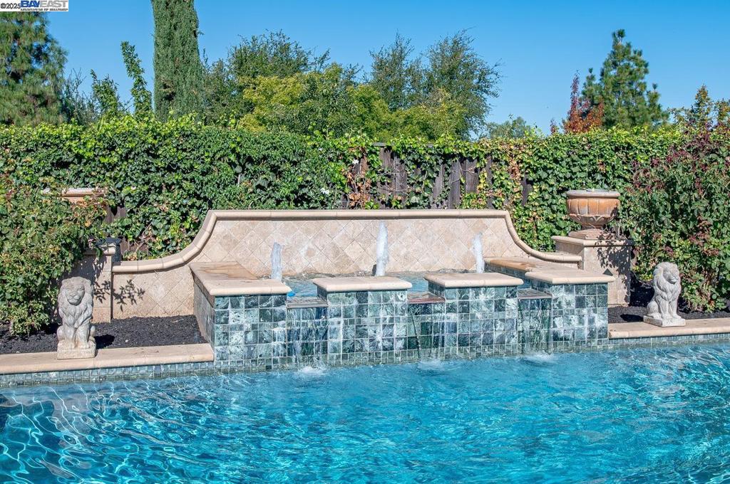 VINEYARD GATE - Residential