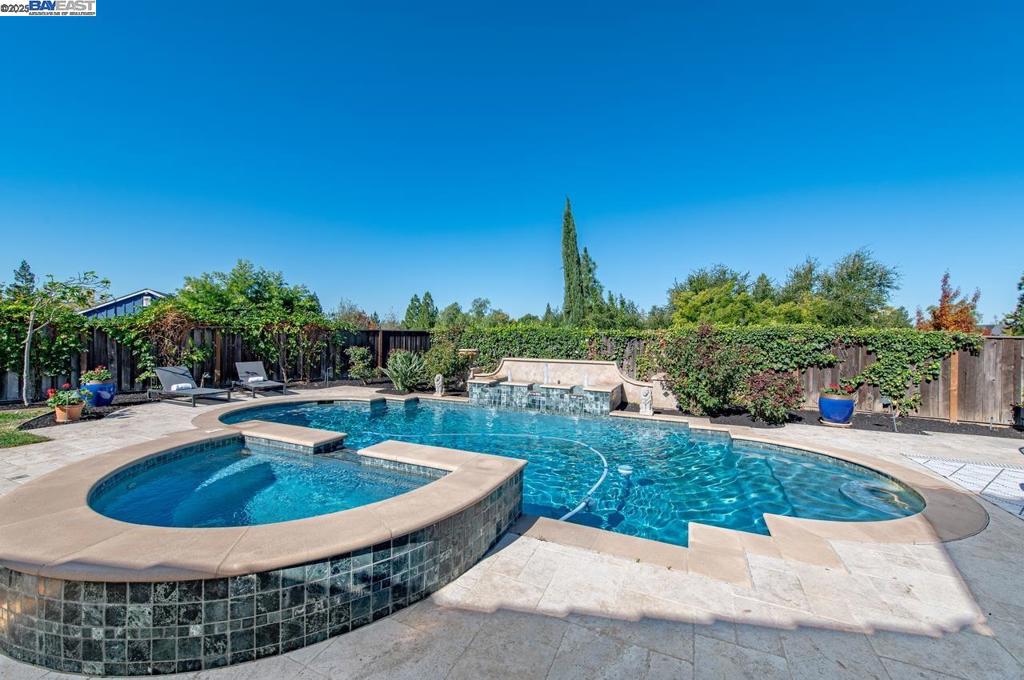 VINEYARD GATE - Residential