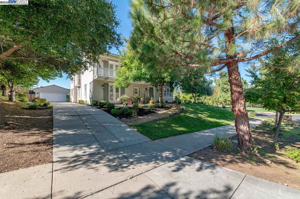 VINEYARD GATE - Residential