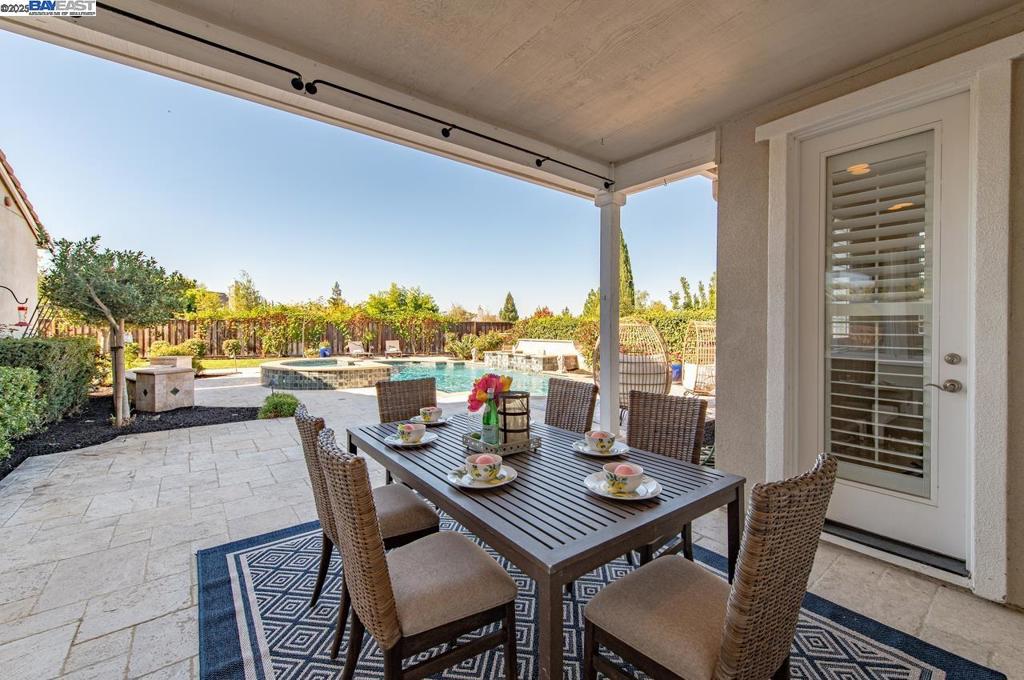 VINEYARD GATE - Residential