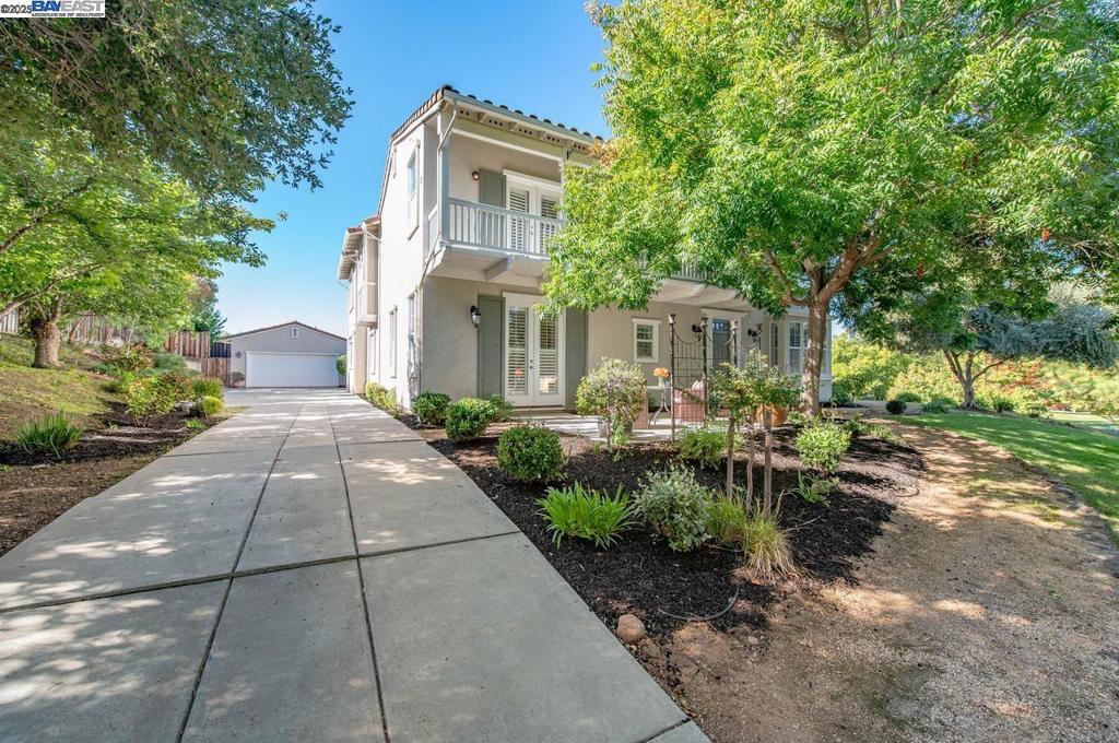 VINEYARD GATE - Residential