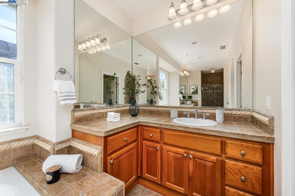 VINEYARD GATE - Residential