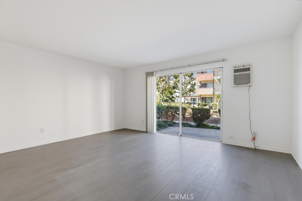 5585 E Pacific Coast Highway E 107