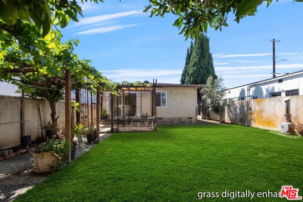 980 W Summerland Avenue