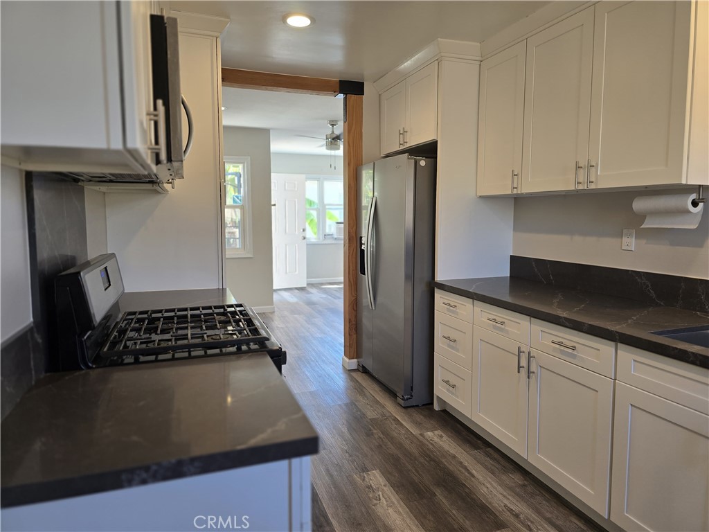 This beautifully renovated 2-bedroom, 1-bath home offers modern style, indoor-outdoor living, and a prime location near Chapman University and the historic Old Towne Orange Plaza. The interiors feature wide-plank flooring, fresh paint, recessed lighting, and an abundance of natural light. The kitchen has been tastefully updated with quartz countertops, white shaker cabinetry, stainless steel appliances, and a sleek modern backsplash. The bathroom includes a walk-in glass shower, updated fixtures, and designer tile finishes. Both bedrooms are bright and comfortable, each enhanced with ceiling fans and large windows.
The home also includes a nicely sized backyard, providing a private space for relaxing outdoors or enjoying the California sunshine. With its modern upgrades, outdoor space, and unbeatable location close to shops, dining, and freeways, this home is a wonderful opportunity to live in the heart of Orange.