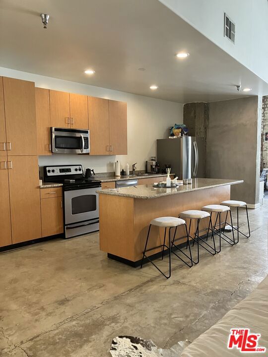Originally a Los Angeles department store beautifully converted into live/work loft apartments with 14 foot ceilings, exposed concrete support columns and ceilings. Updated with modern stainless steel appliances. Each unit has a full size washer and dryer. Full bath with separate shower stall plus powder room. Walk-in closet. Rooftop deck with city views includes a Barbecue Grill. Secure underground parking is available. Centrally located near Whole Foods, Los Angeles Athletic Club, Per LA Hotel and Metro Station. This unit is an open floor plan. Eastern exposure with city lights view. Inside photos representative of appliances and finishes, may not be for this specific apartment. Shown by appointment only.