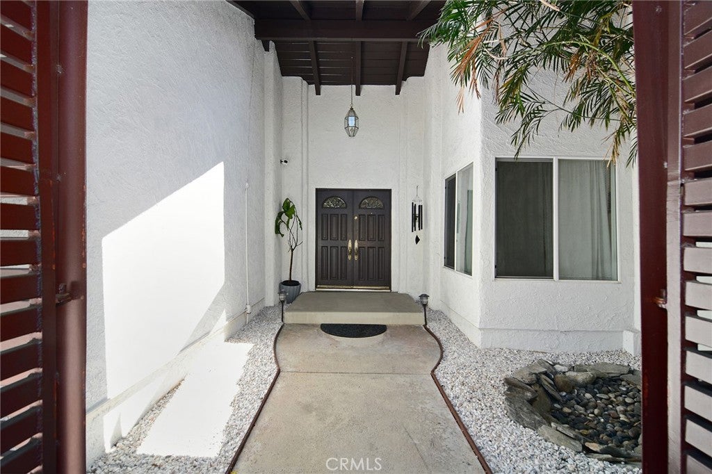 19611 Rosita Street, Tarzana CA 91356